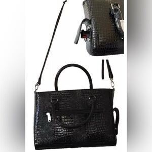 Black Textured leather wine travel Handbag.